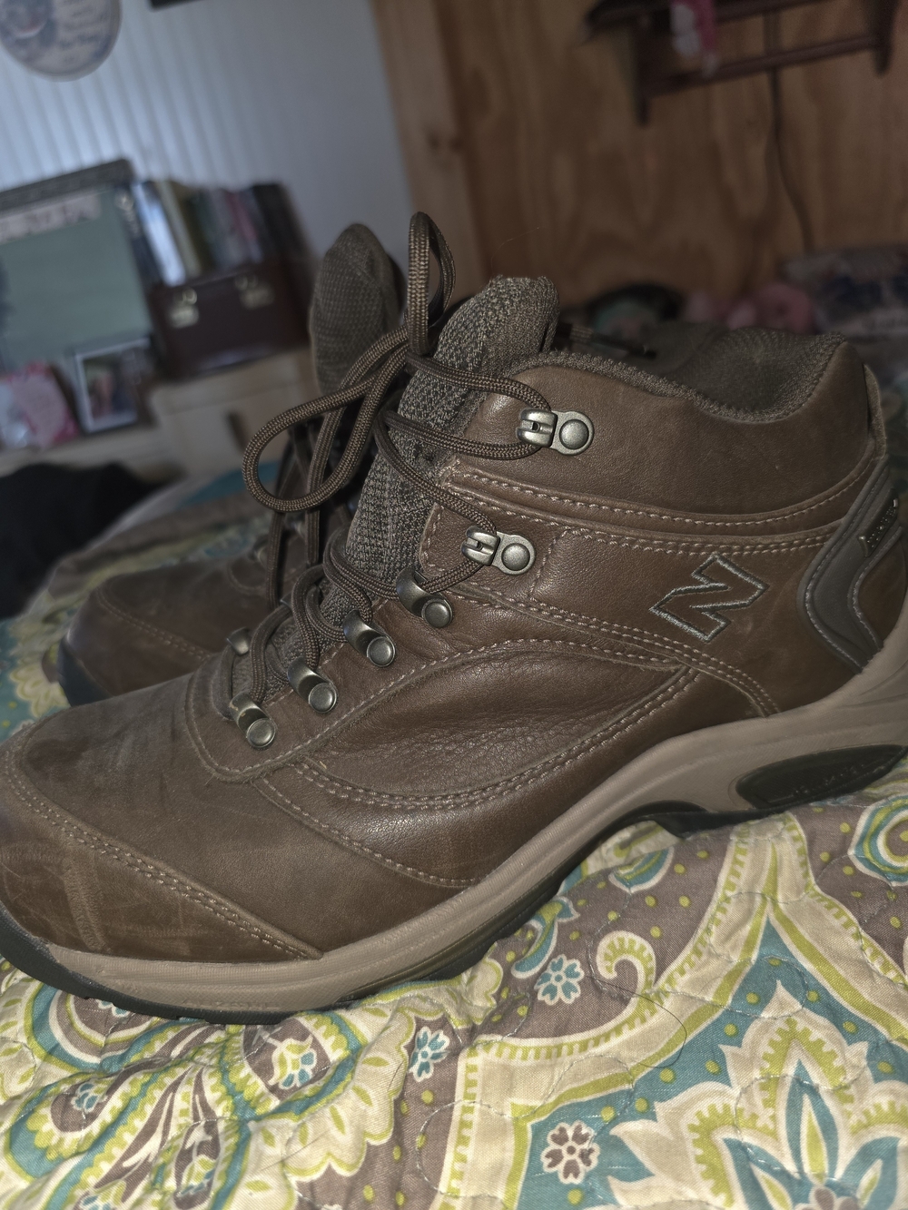 New Balance Men’s Brown Leather Trail Sneakers